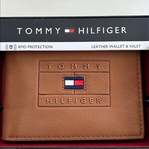 Tommy Hilfiger Tan Leather Card Holder NWT